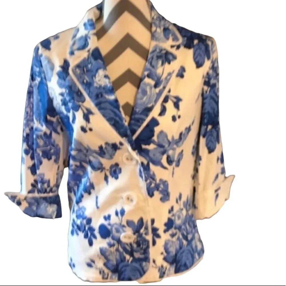 Focus 2000 Blue & White Floral Jacket Size 4 NWT
